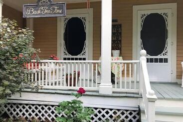 Back Inn Time Bed & Breakfast
