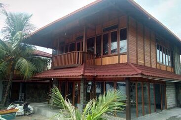 פנסיון Tanta Moon Luxury Villas Siladen Island