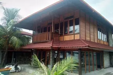 Pensione Tanta Moon Luxury Villas Siladen Island