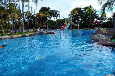 בית מלון כפרי Kukup Golf Resort