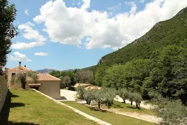 Piges Hotel At Acheron Springs