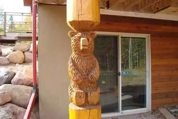 Mökkimajoitus The Bear Cabin