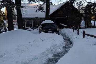 Mökkimajoitus Antlers Inn