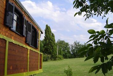 簡易ホテル Les Roulottes Du Sud Ouest