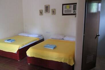 Hotel Aj Travellers Inn