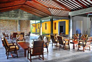 Курорт The Beach Cabanas Retreat & Spa