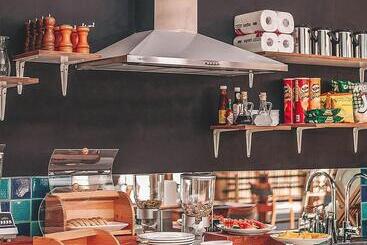 Spin Designer Hostel   El Nido