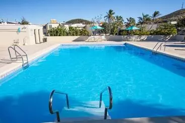 هتل آپارتمان Crystal Cove Villas