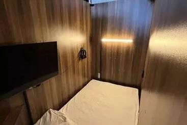 מלון כמוסות Ueno Station Hostel Oriental 2   Cater To Men