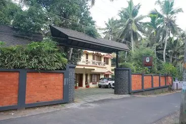 هتل Ideal Ayurvedic Resort Kovalam