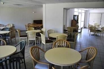 Le Relais De Port D Albret Hostel