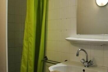 Le Relais De Port D Albret   Hostel