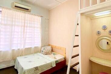 X Plorer Backpackers   Hostel