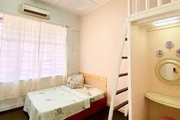 X Plorer Backpackers Hostel