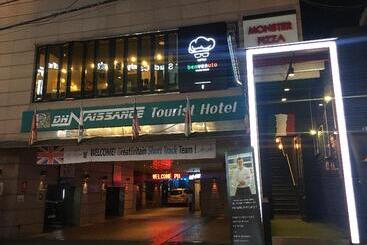 Friendly Dh Naissance Hotel By Mindrum Group