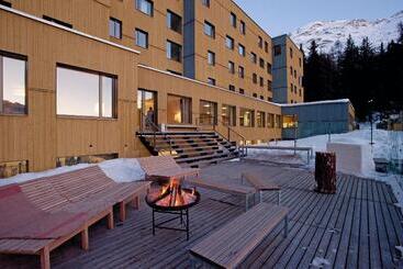 Hotel St. Moritz Youth Hostel