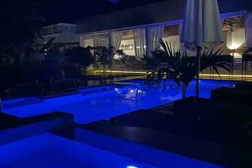 膳宿费 Minah Bungalows