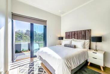 Апарт-отель #001 Newlands Peak   Elegance