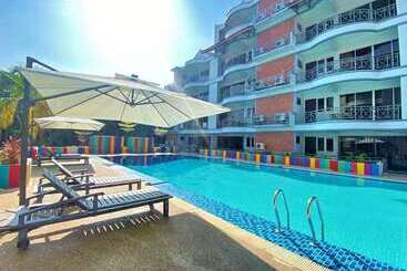 בית מלון כפרי Perdana Serviced Apartment & Resorts