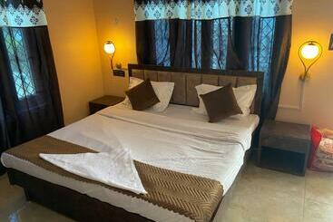 هتل Mount And Lakes