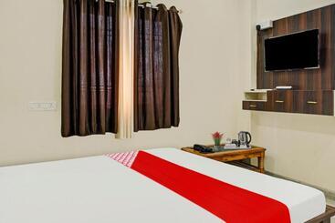 ホテル Oyo Flagship 81158  Rukmini Inn Banquets