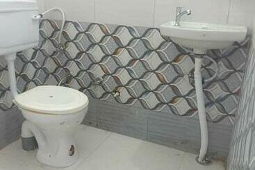 فندق Oyo 81155 Four Season Restaurant And Cafe