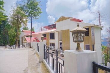 هتل Kashmiri Lodges