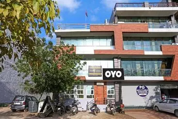 Hotelli Oyo Flagship 81115 Backpackers Nest