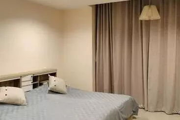 Pensiune Family Pool View บ้านพักครอบครัวและสระว่ายน้ำ