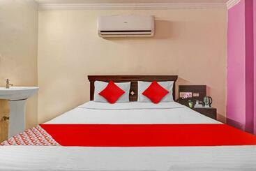 فندق Collection O 81027 Sai Paradise Luxury Rooms