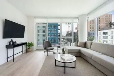 هتل Level Long Beach   East Village