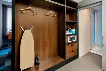 Отель Aloft Boston Seaport District