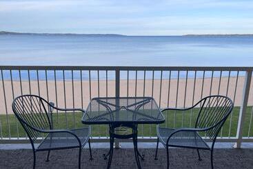 فندق Pinestead Reef Resort