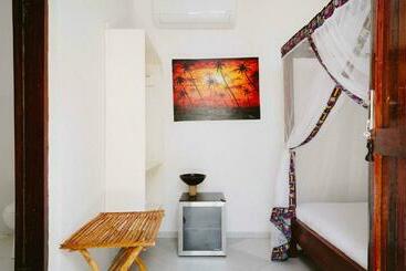 Rav Apartment And Hostel