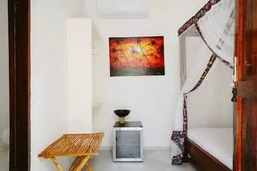 Rav Apartment And Hostel