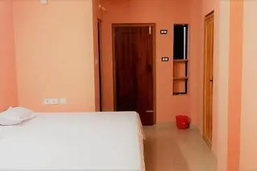 Hotel Skr Gusto Inn