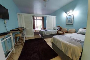 מלון דירות 3 Ocean Breeze