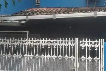 ホテル Express O 92061 Omah Oewie Syariah