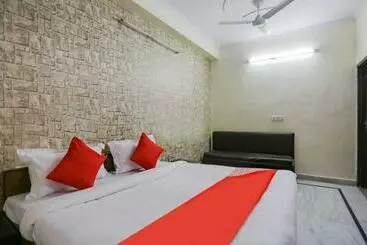 Hotel Oyo Light And Night