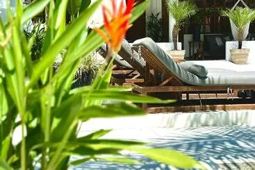 Hotelli Vayu Retreat Villas