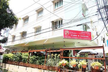 Hotel Chanchala Café & Hostel