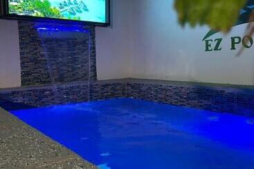 تختخواب و صبحانه Blue Royalty