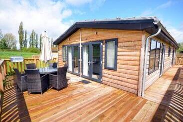 Resort Cherry Bird Country Park