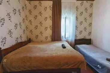 پانسیون Guest House In Zhabeshi Lali