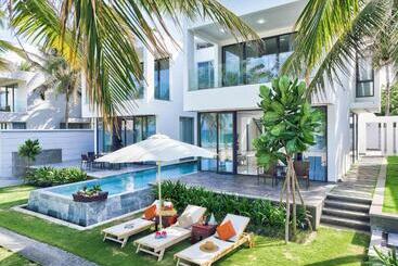 Luxury Dana Beach Resort & Spa