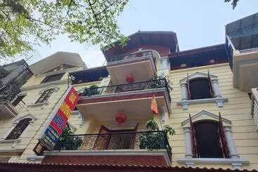 Bed & Breakfast Quê Hương House