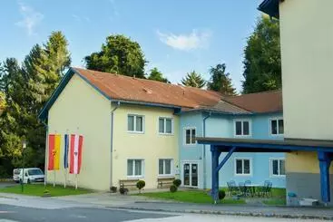 ペンション Gästehäuser Und Küchen Burgenland   Gästehaus Stegersbach