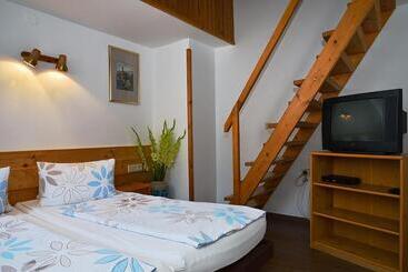 Pension Várfal Vendégház