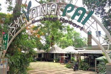 Szálloda The Sylvana Pai