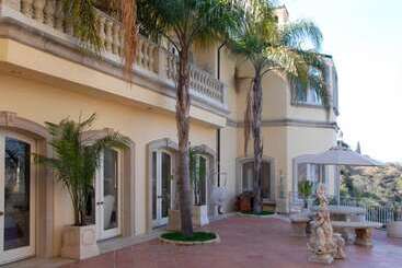 Жильё для туристов The Stradella Court Mansion